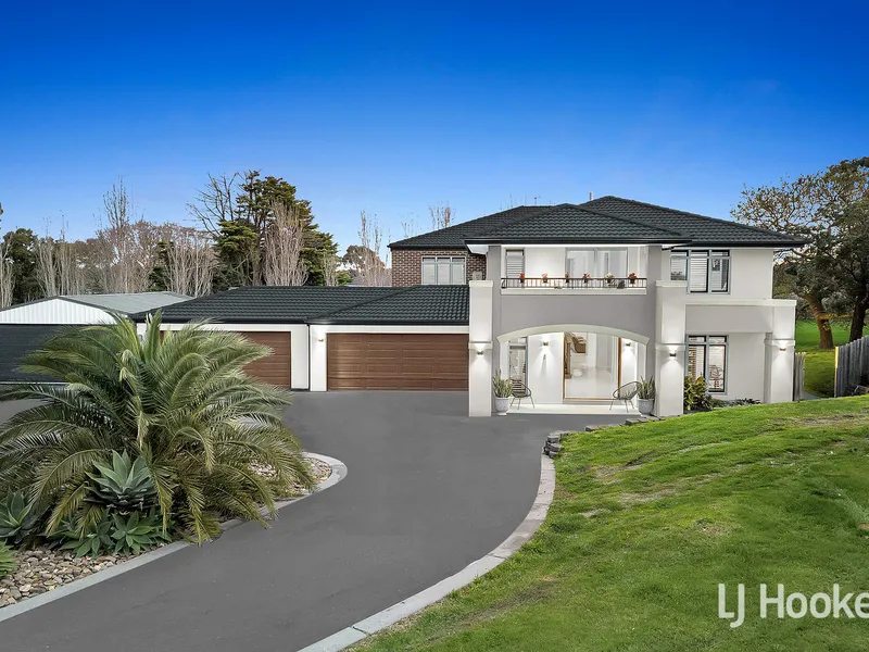 THE BEST OF THE BEST - IMMACULATELY PRESENTED AN ARCHITECTURAL MASTERPIECE OF UNRIVALLED SIZE, QUALITY & COMFORT !