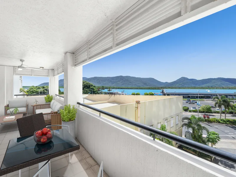 Spacious 3 bedroom apartment in popular Madison on Abbott!