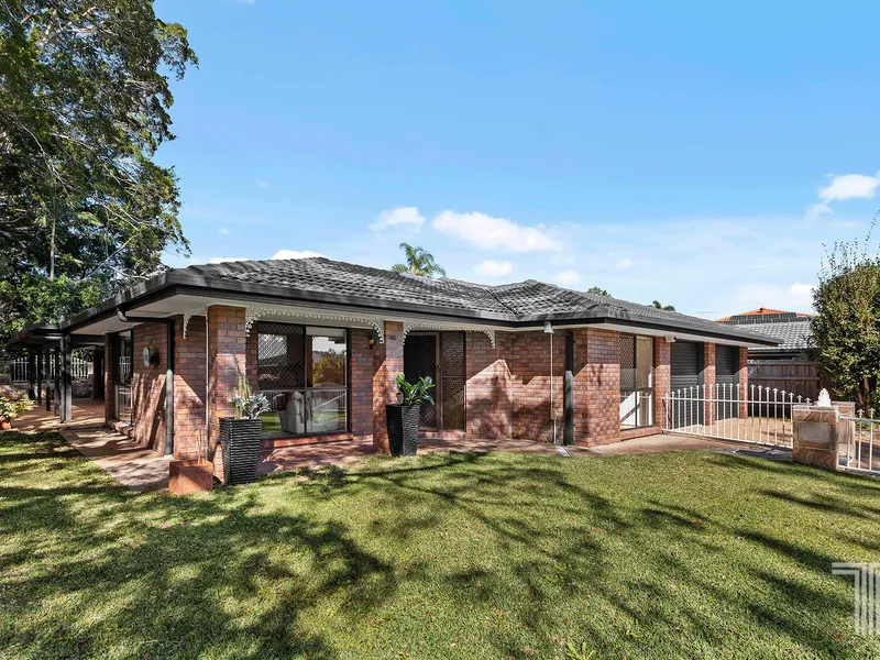 Premier Position and Potential on a Massive Corner Block