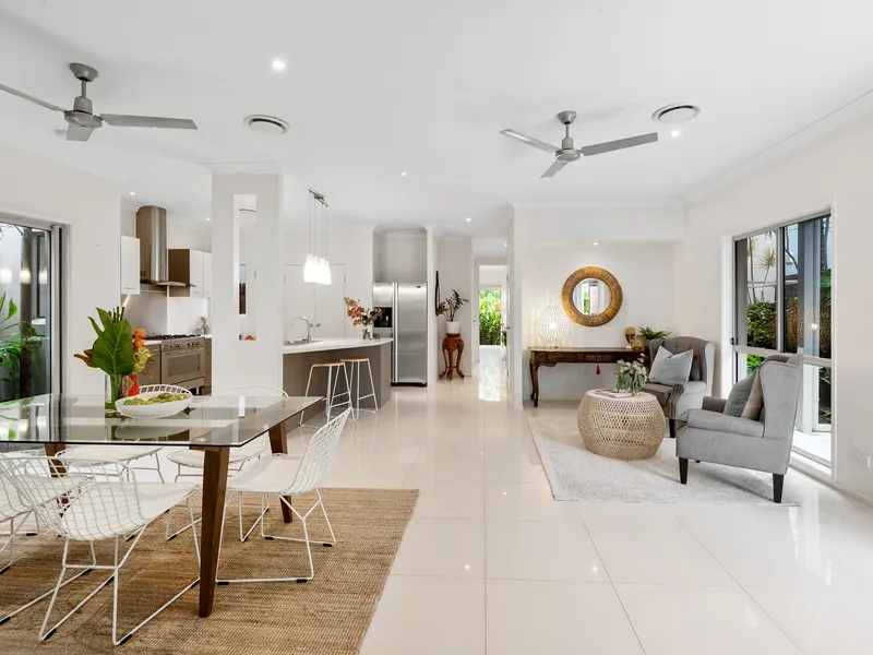 Beautiful three-bedroom home in quiet Bulimba cul-de-sac