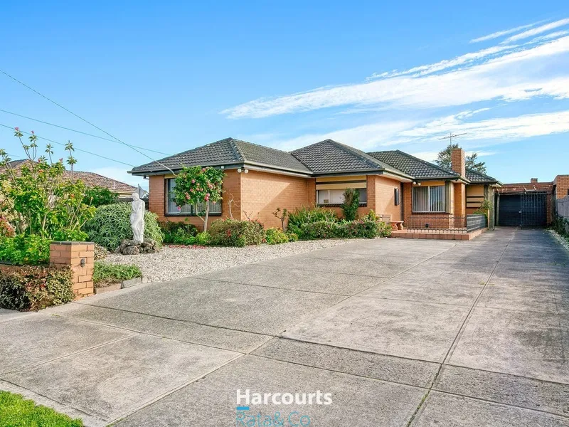 Huge Potential on 676m2 (approx) corner block!