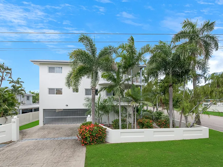 Extra Large Units – Prime Golf Course Location – A Cut Above the Rest