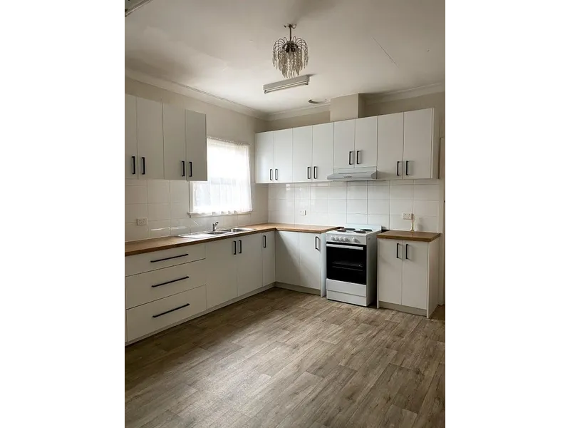 Updated 5 Bedroom / 2 Bathroom