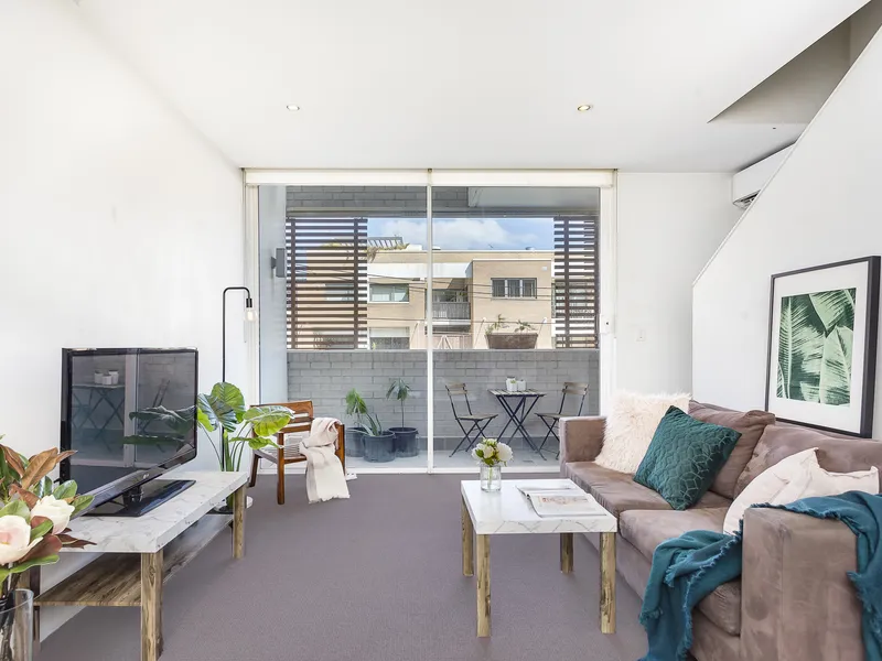 Modern One Bedroom Loft Apartment with Study!
