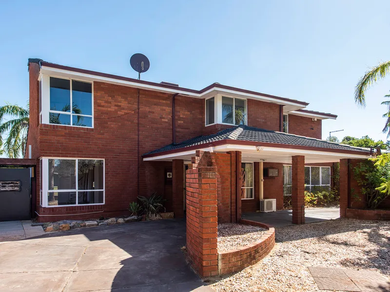 Eye Catching 2 Storey home