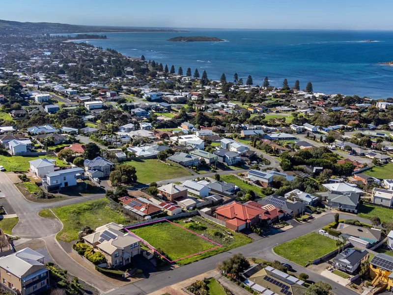 ELEVATED POSITION, SPECTACULAR OCEAN VISTA