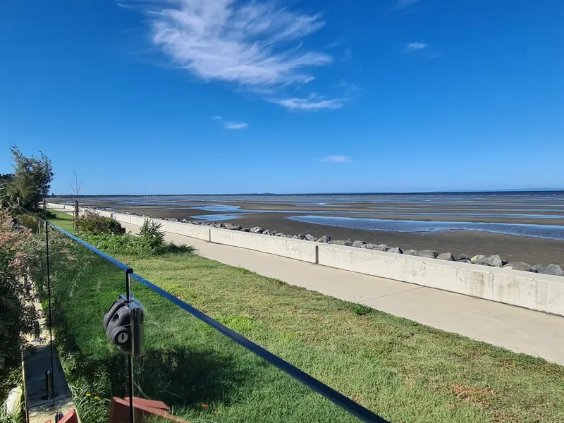 Waterfront property with views to Moreton! 