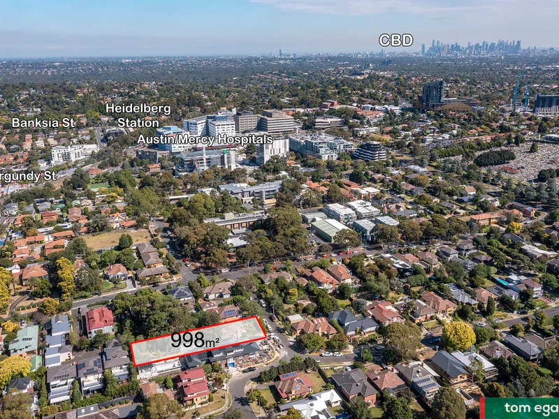 Consider the possibilities on land 998m2. Renovate or Redevelop.