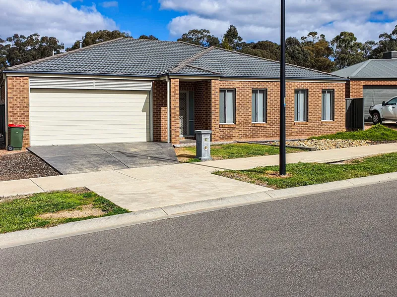 This home is in a fantastic Location here in Bendigo