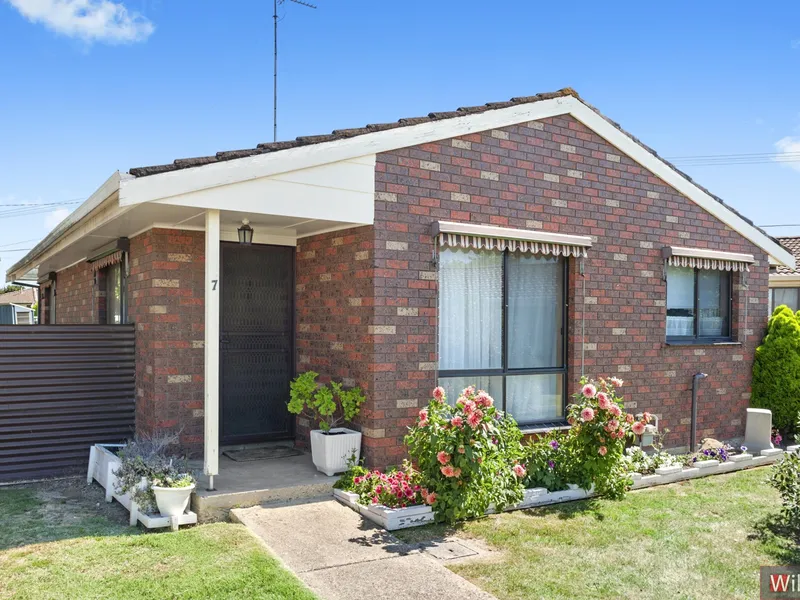 Sensational Location, So Close to Everything