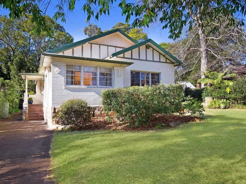 Single Level Family Home… Moment to Shops & Station