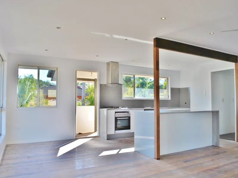 FANTASTIC LOCATION FOR FERNY GROVE STUDENTS, MODERN INTERIOR