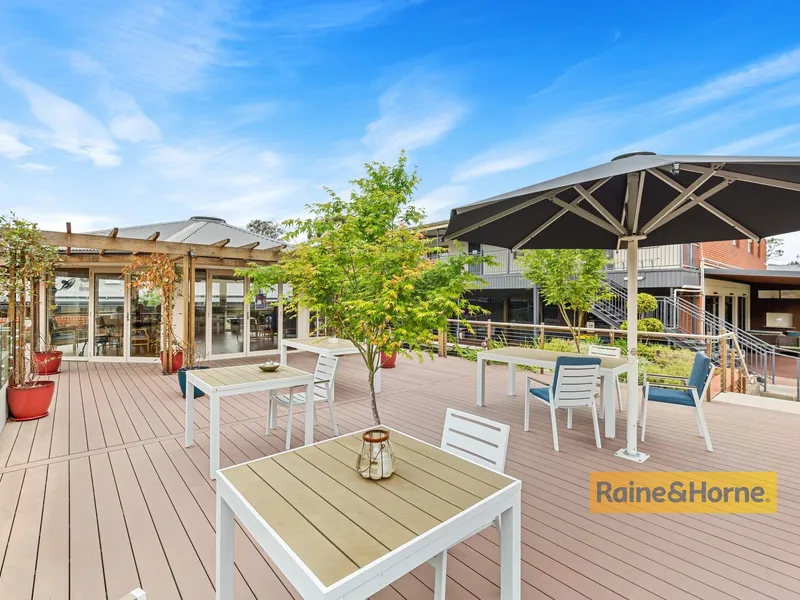 ATTENTION OVER 65'S - 1 BEDROOM UNIT IN PENINSULA VILLAGE