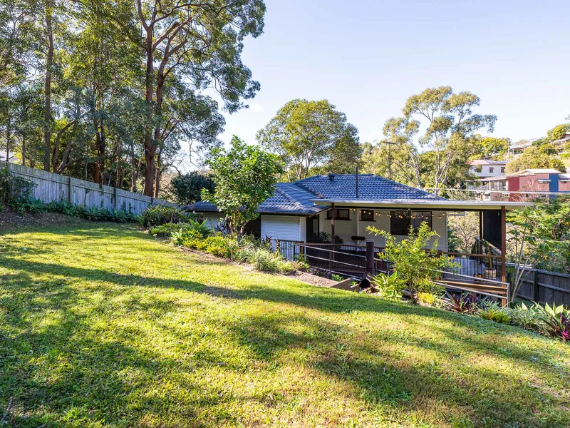 Impressive Home in Weller's Hill Primary School Catchment!