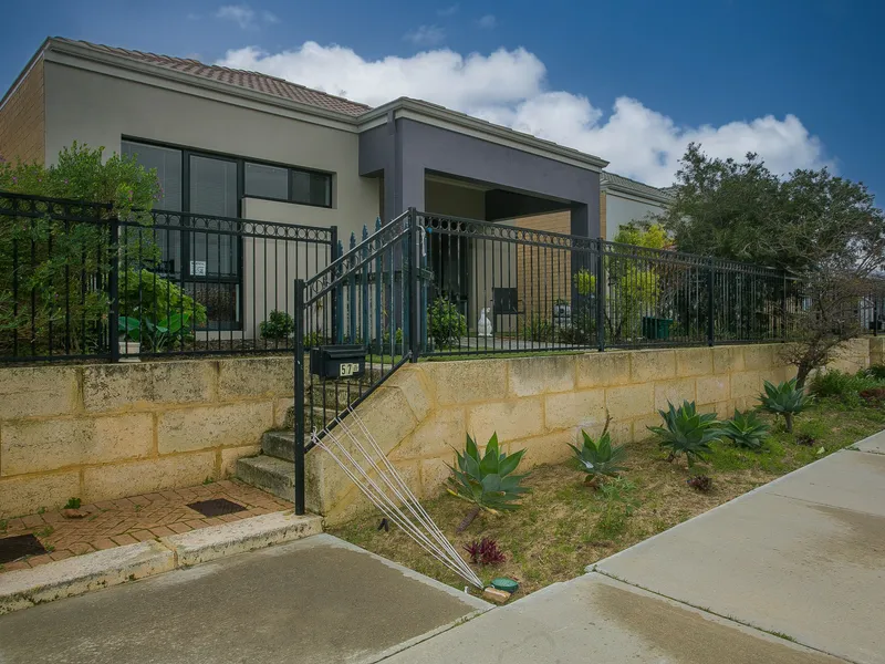 Family-Friendly Location with Parkside Views