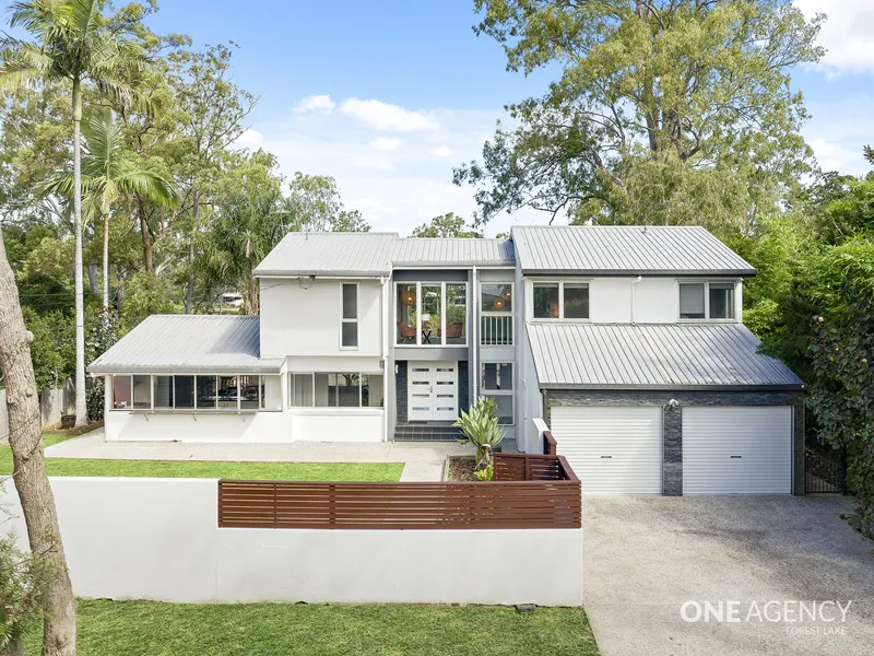 RIVERFRONT CONTEMPORARY RESIDENCE