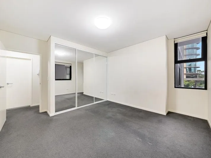 AS NEW 2 BEDROOM APARTMENT IN THE HEART OF ROSEHILL!