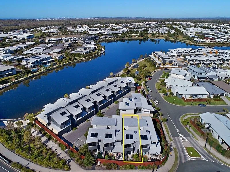 Luxury townhouse in small gated complex