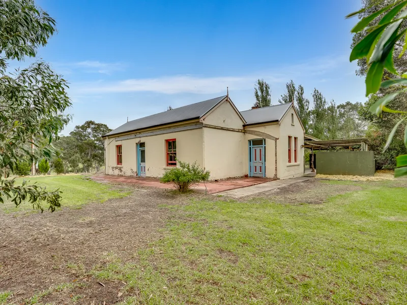Push “go” on the restoration of c1890 “Glenayr” & its idyllic 2.2 acres.