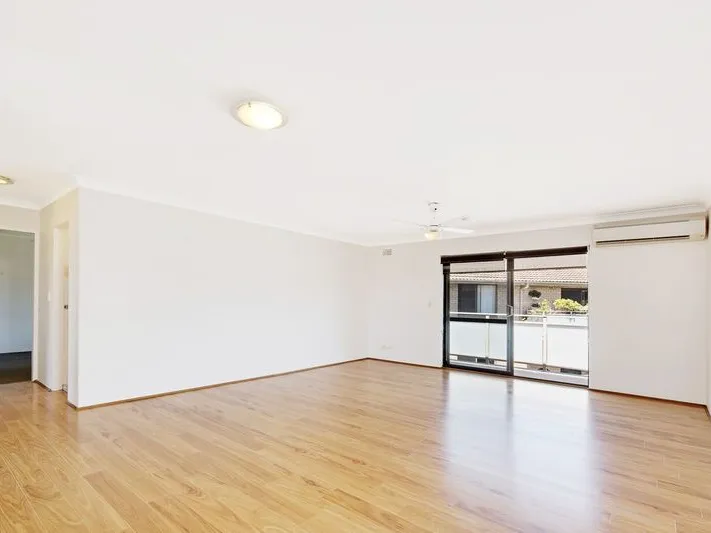 Enormous 2 bedroom newly painted apartment