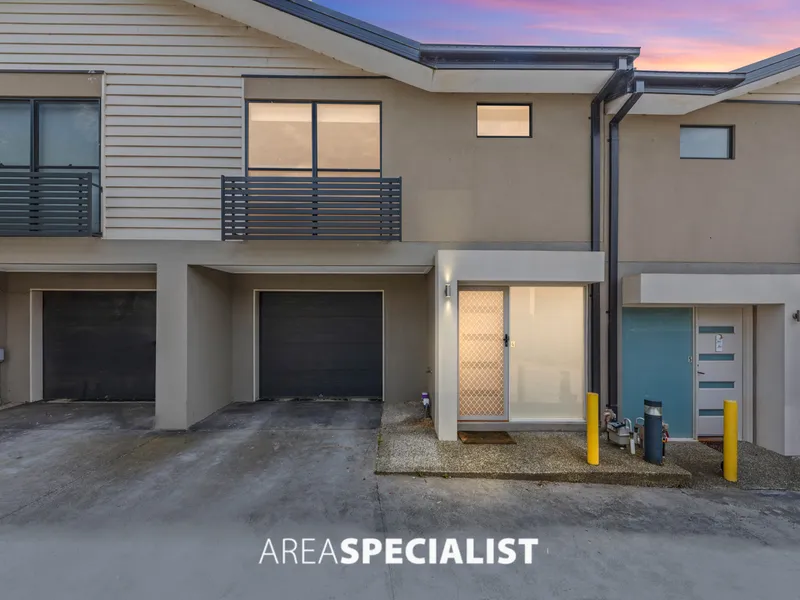 listedAS - Neat & Complete Townhouse!