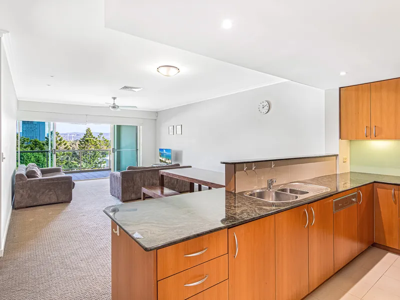 3 bedrooms FURNISHED apartment in Royal Pines Resort