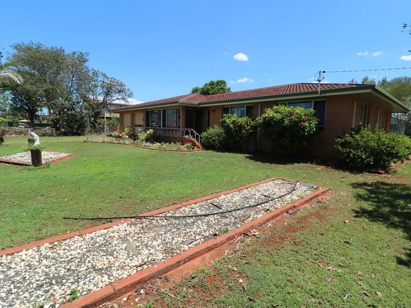 HUGE 4 BEDROOM FAMILY HOME