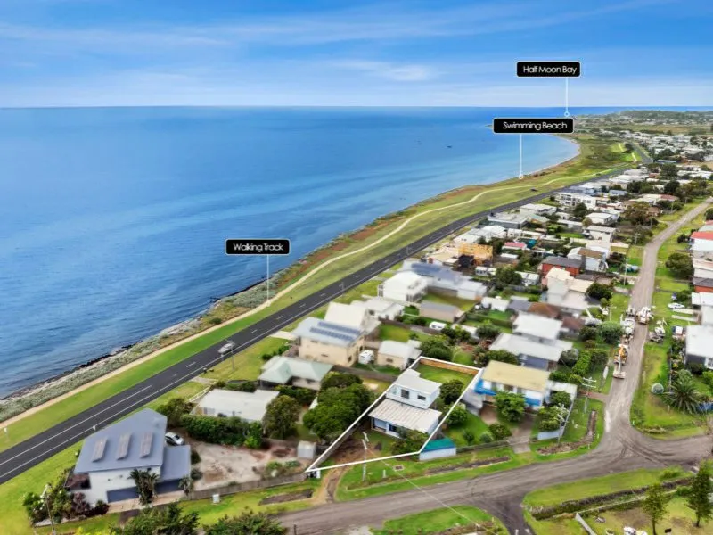 ONE HUNDRED METRE SAUNTER TO THE BEACH