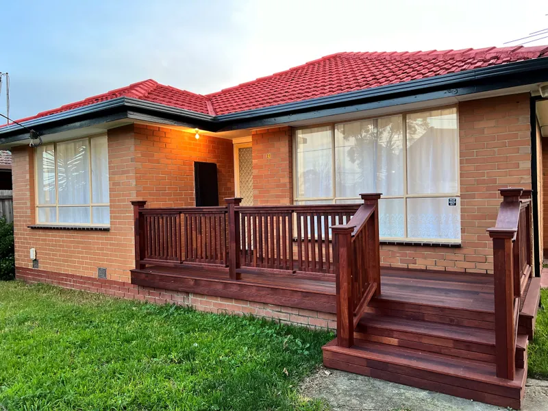 Classic 3Br Home in St Albans!
