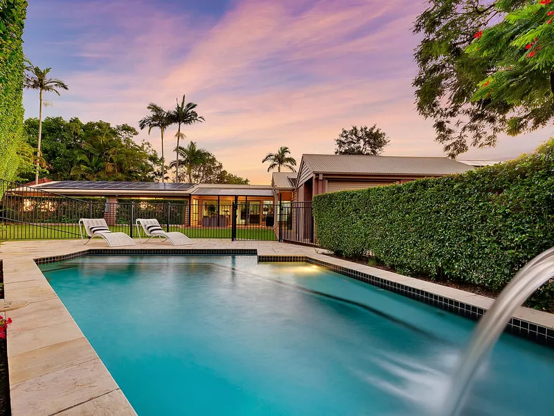 AUCTION 10AM THIS SATURDAY