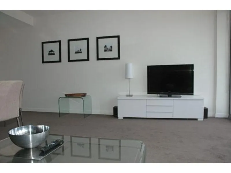 SUNNY, SPACIOUS AND FULLY FURNISHED!