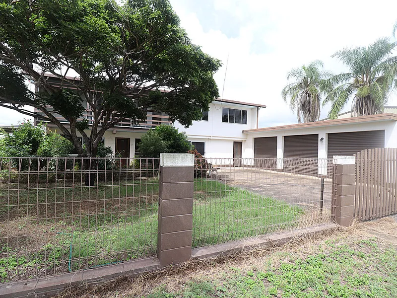 Large Family Home on The Outskirts of Town 
