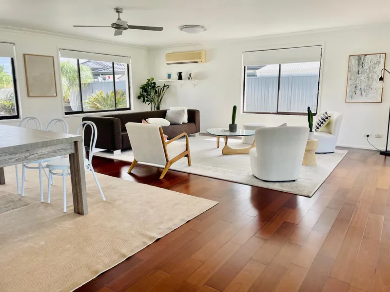4 Bedroom canal-front house in a central Mermaid Waters cul-de-sac