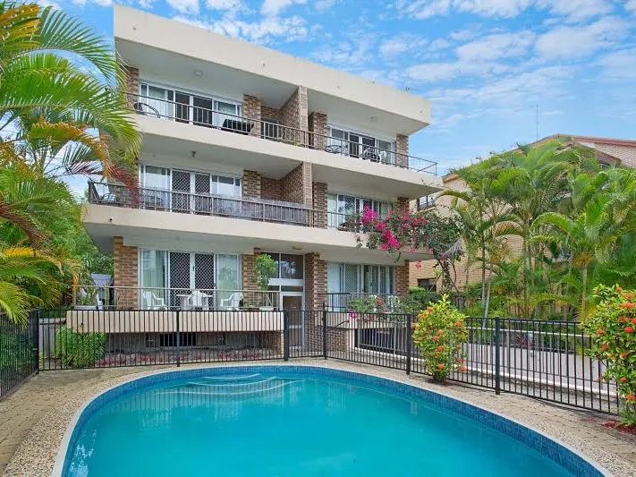 CENTRAL BROADBEACH THREE STOREY WALK UP