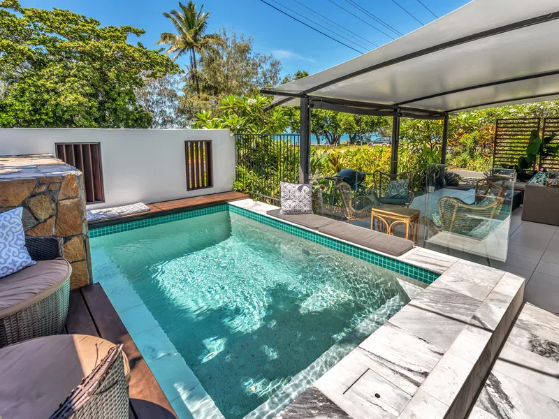 Beachfront Home with Holiday Cottage + Boat Shed !