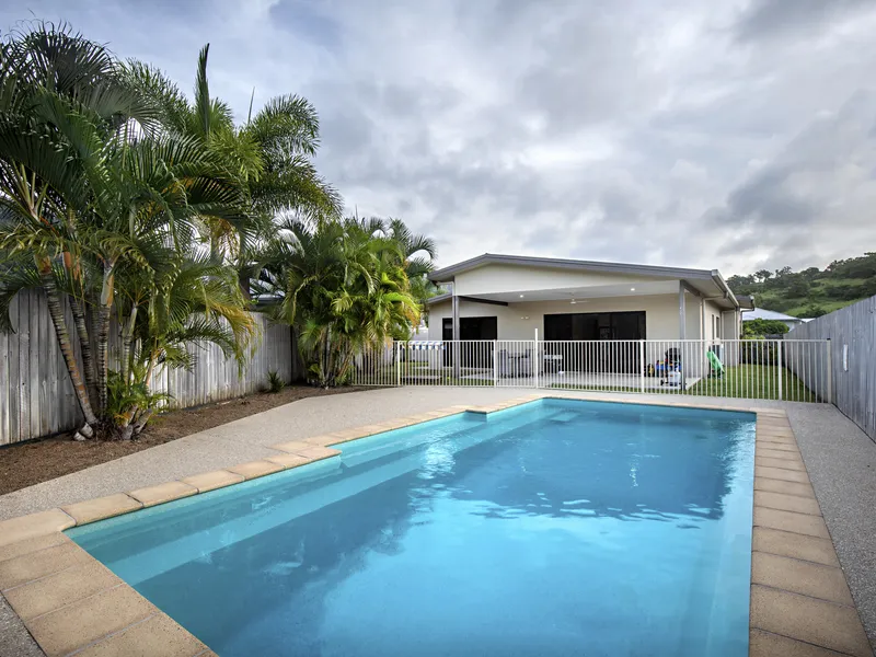 Spacious Home With Pool And Side Access