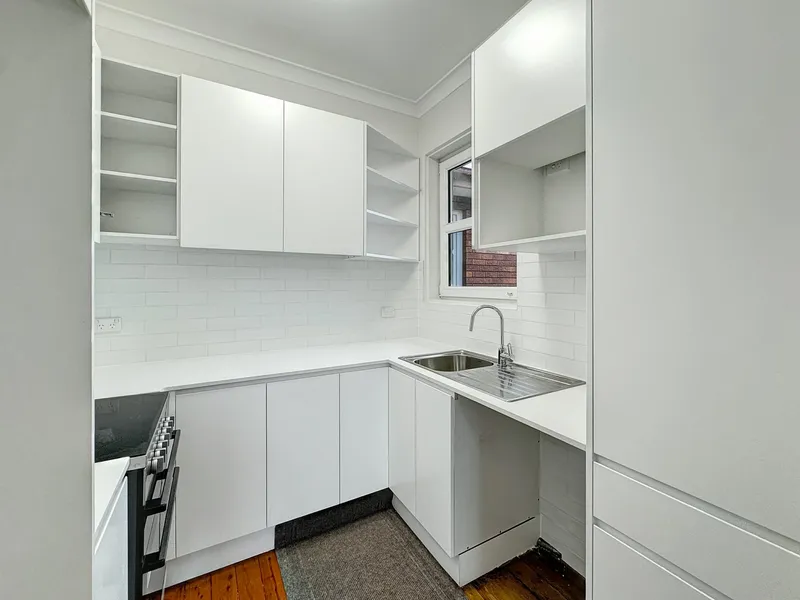 Bright & Renovated 2 Bedroom Apartment