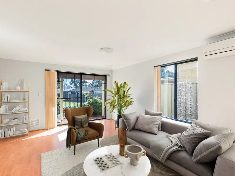 4 x 2 Walking Distance to Wellard Village!