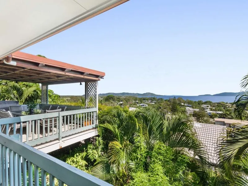 FANTASTIC FAMILY HOME- LOVE THE VIEWS!