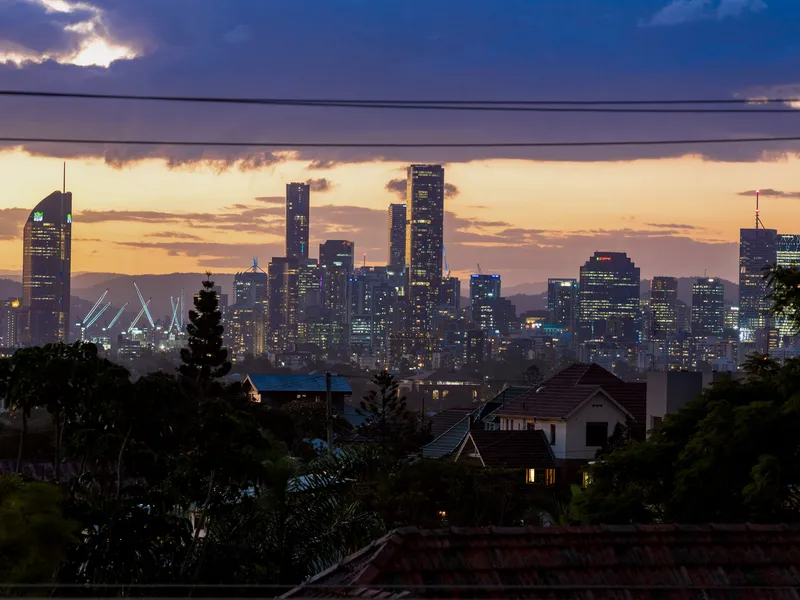 City Views, 4 Car Garage  & No Body Corporate