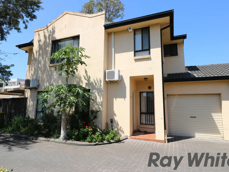 BIG TOWNHOUSE NEAR SHOP