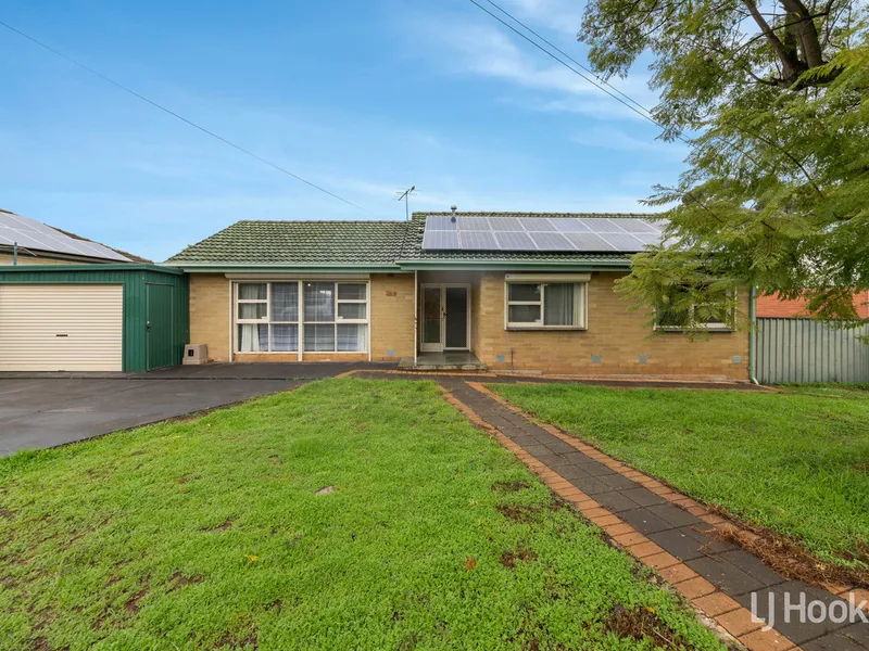 Charming 3-Bedroom Family Home on Expansive 930 sqm Allotment