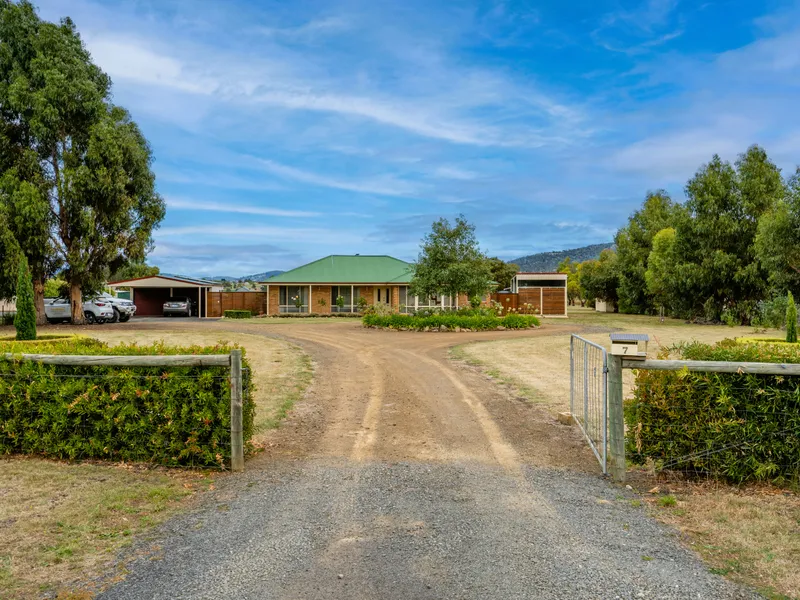 PICTURESQUE PROPERTY IN SORELL