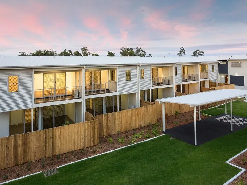 GORGEOUS TOWNHOUSE WITH PRIVATE COURTYARD