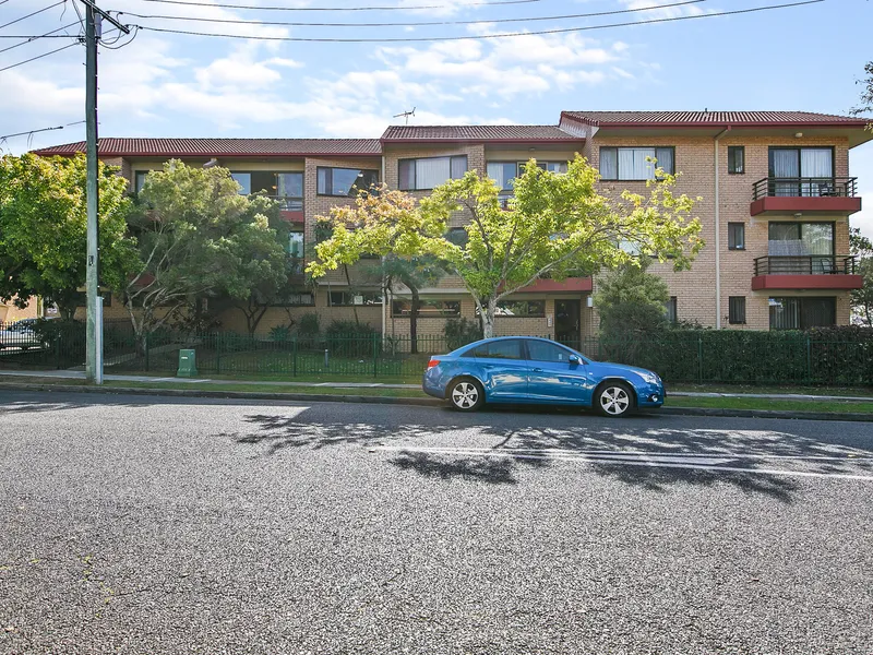 LOCATION PLUS - Just Off Esplanade - Suit Investors