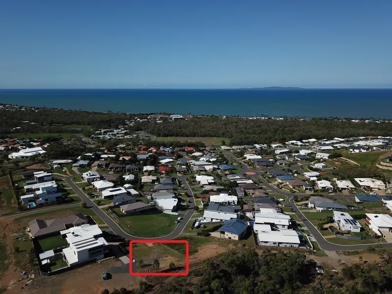 Gently sloping 758m2 of beautiful sea and island views