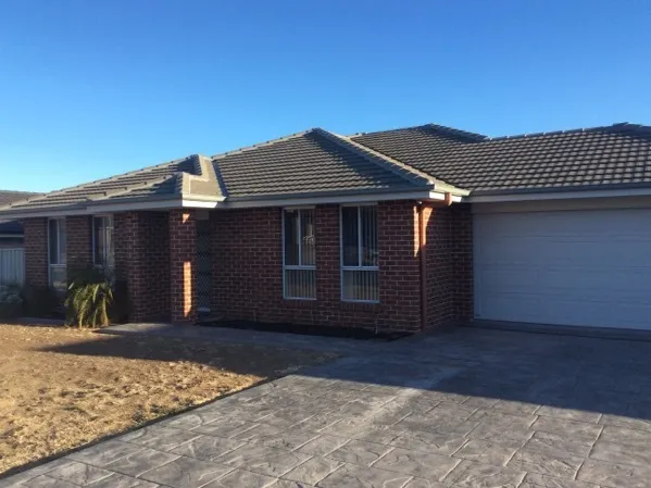 5 BEDROOM HOME OXLEY VALE