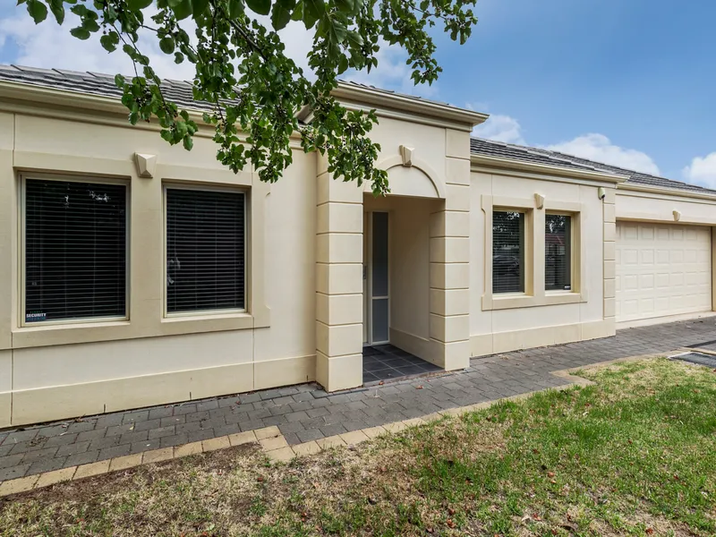 Contemporary Low maintenance Residence.