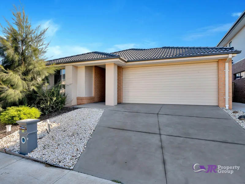 Family Home 🏡 with CBD views in Prime Point Cook Location!