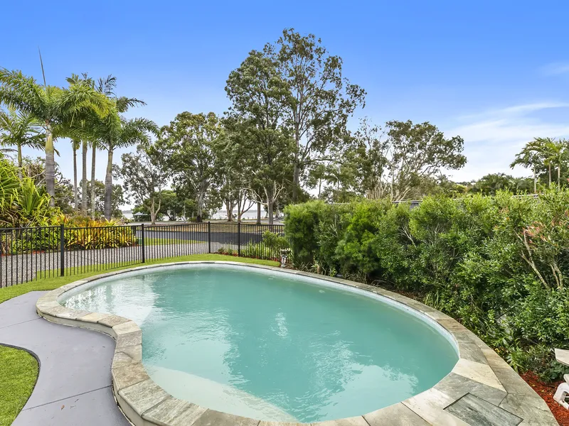 SOUGHT AFTER LIFESTYLE LOCATION WITH INCREDIBLE FEATURES AND WATER VIEWS!